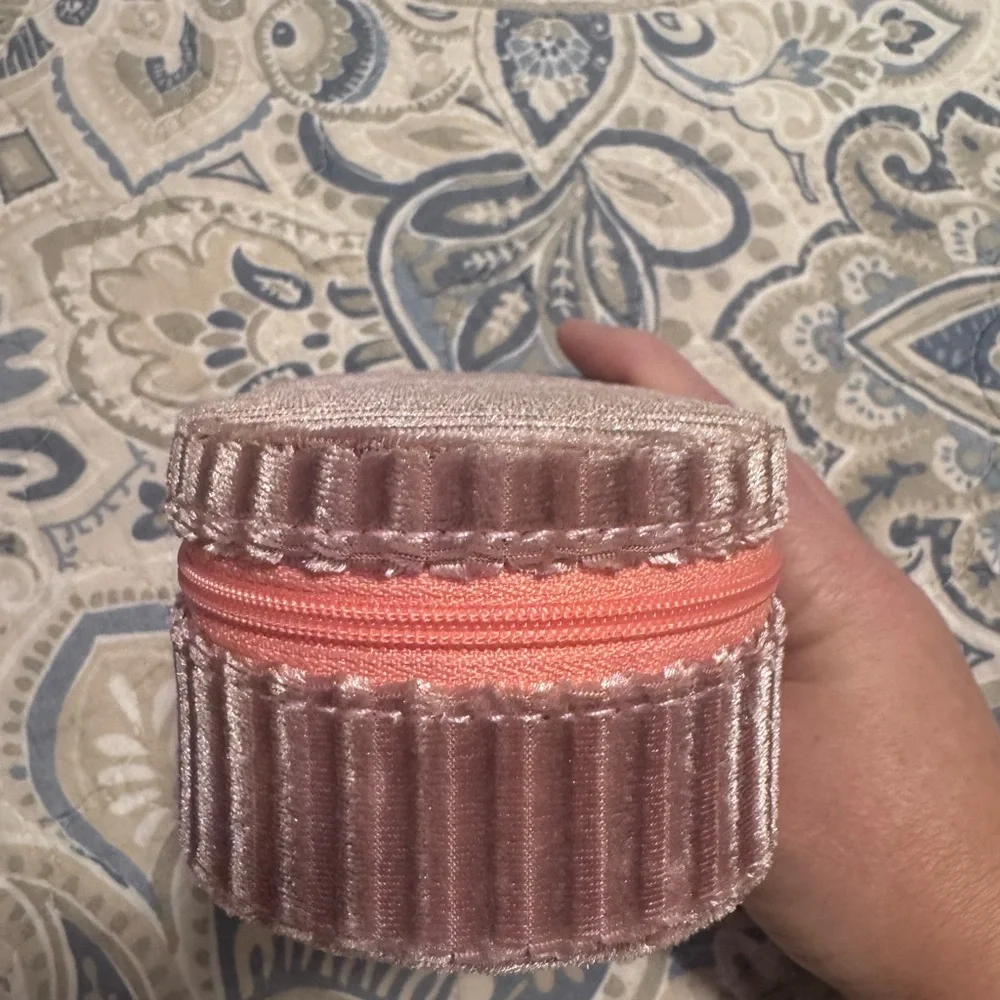 Textured Pink Velvet Jewelry Travel Case